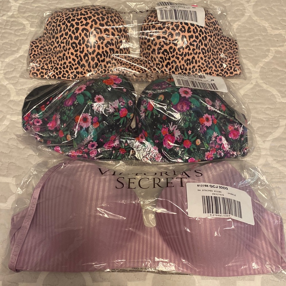 Victoria’s Secret Set of 3 Wireless Bra
